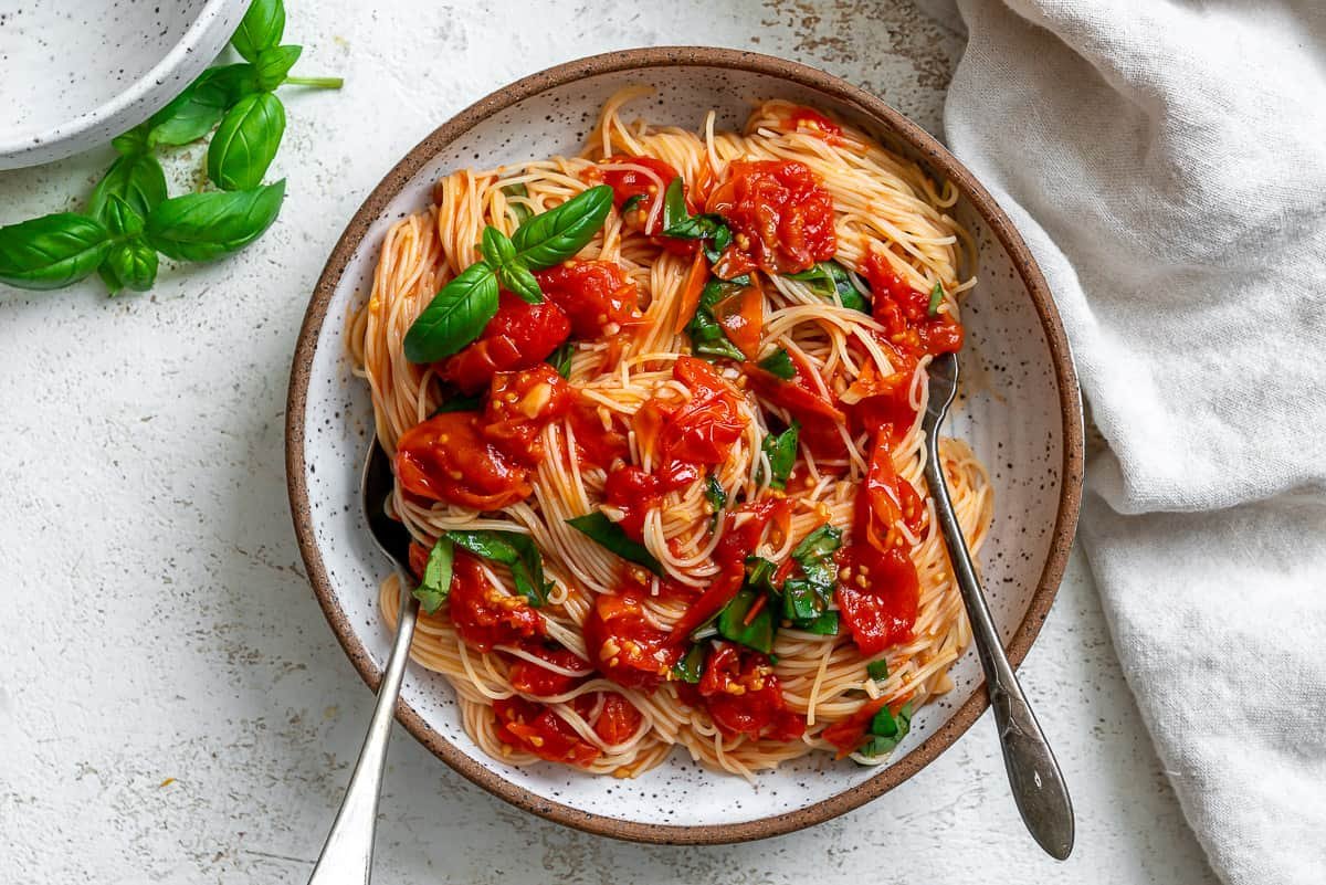 15-Minute Cherry Tomato Basil Pasta